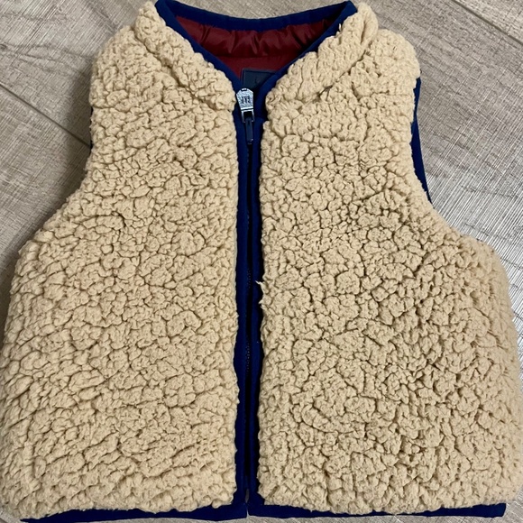 Gap Baby Reversible Puffer Sherpa Vest (Red) Sz: 6-12 months - Picture 4 of 7